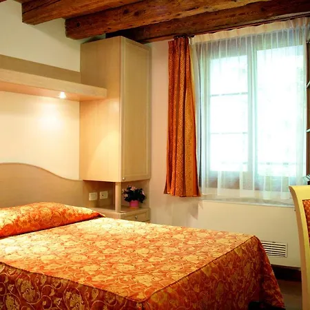 La Meridiana فندق مبيت وإفطار